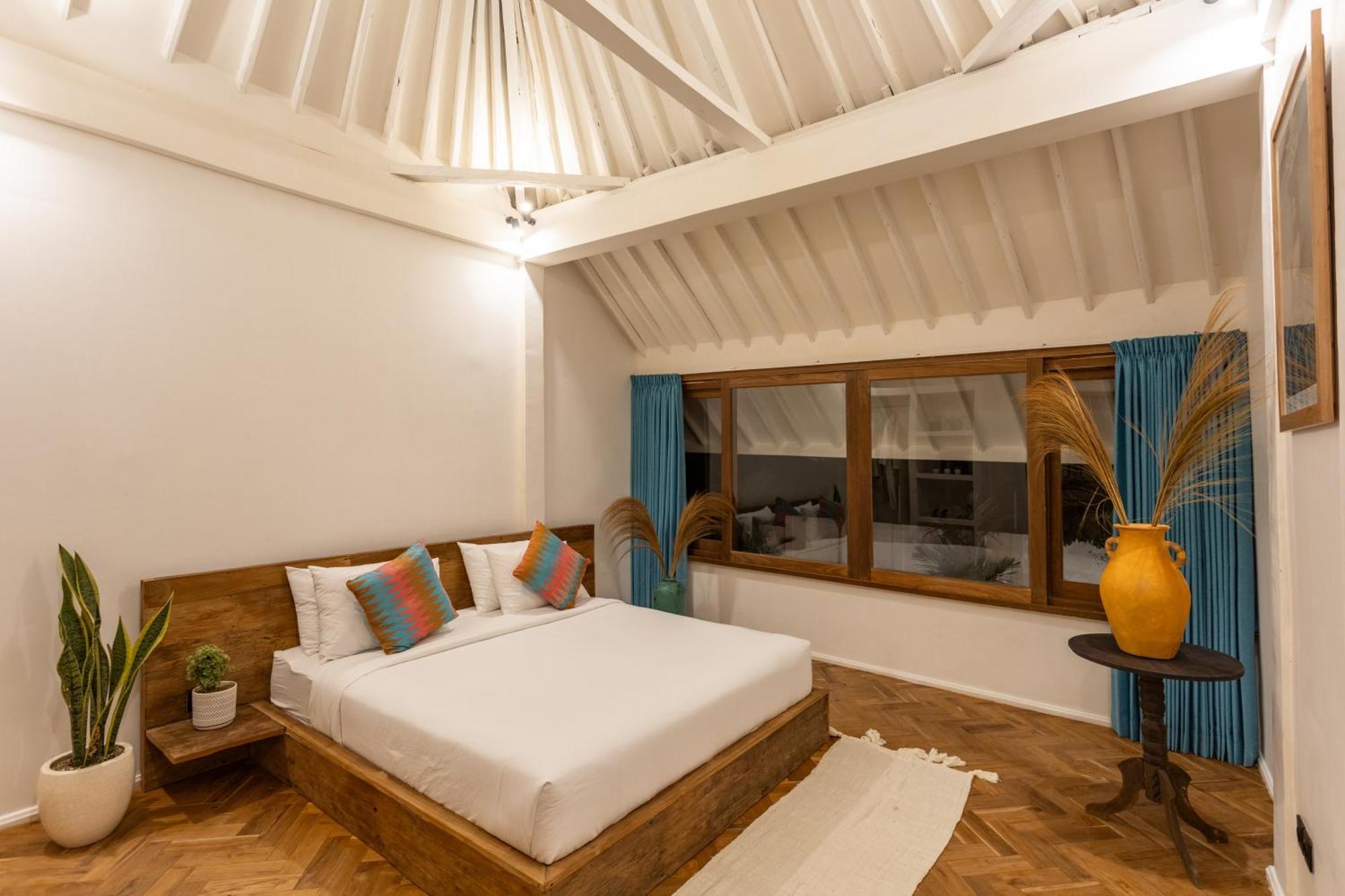 विला 2 Bdr Villa, Walking Distance To Beach.