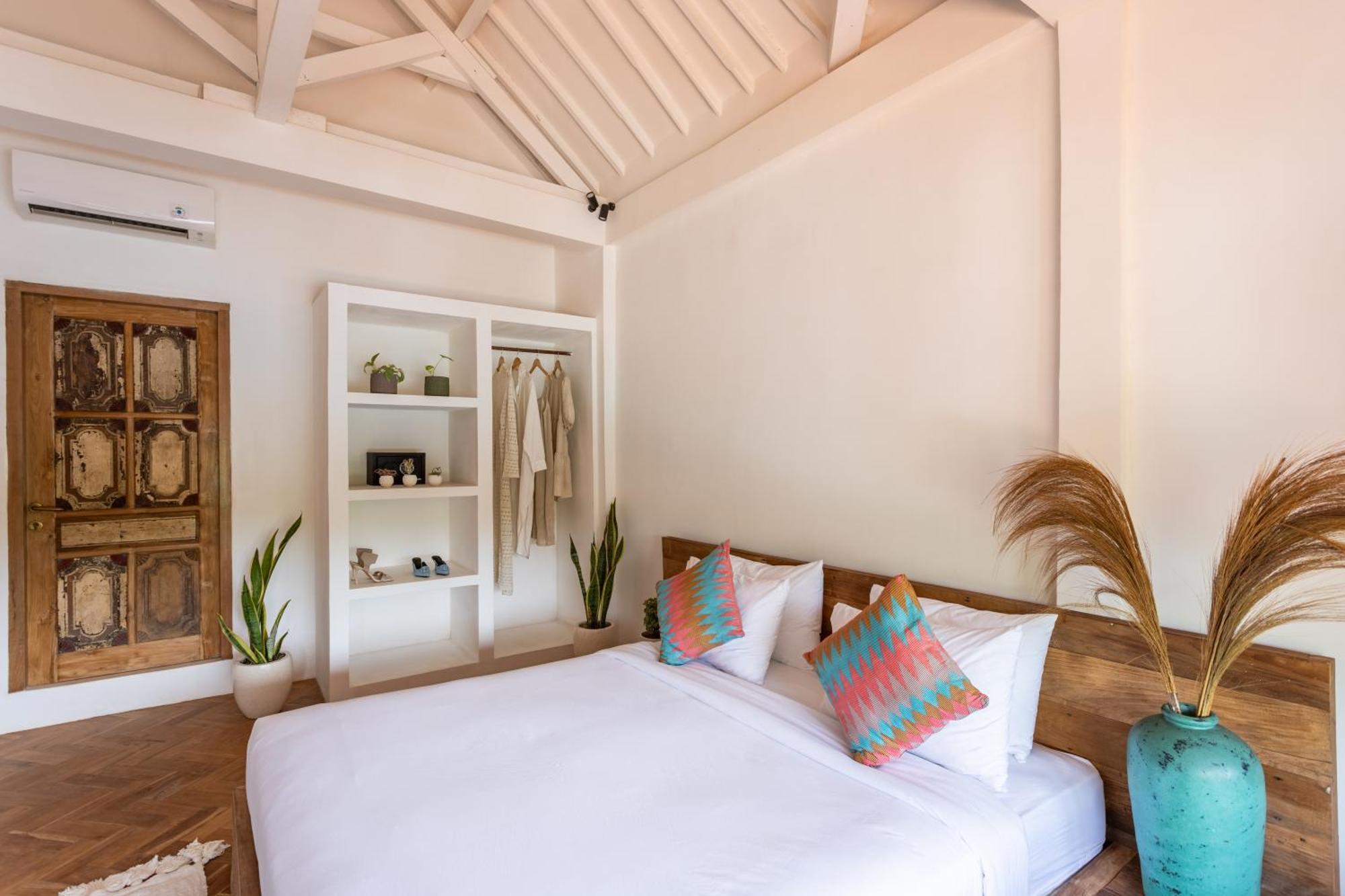विला 2 Bdr Villa, Walking Distance To Beach. *