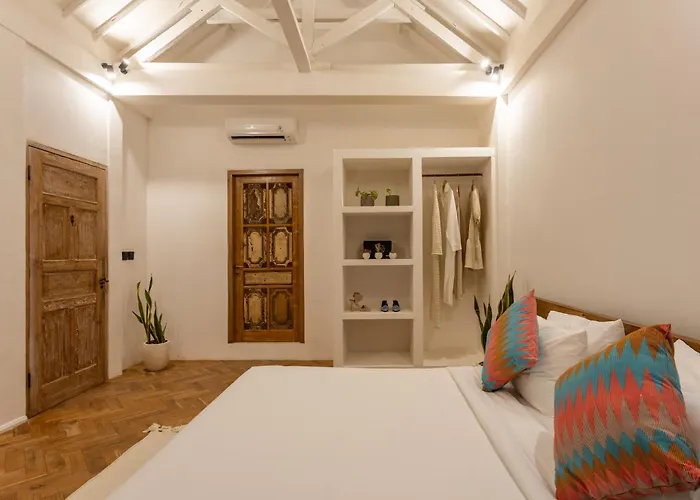 2 Bdr Villa, Walking Distance To Seminyak Beach.