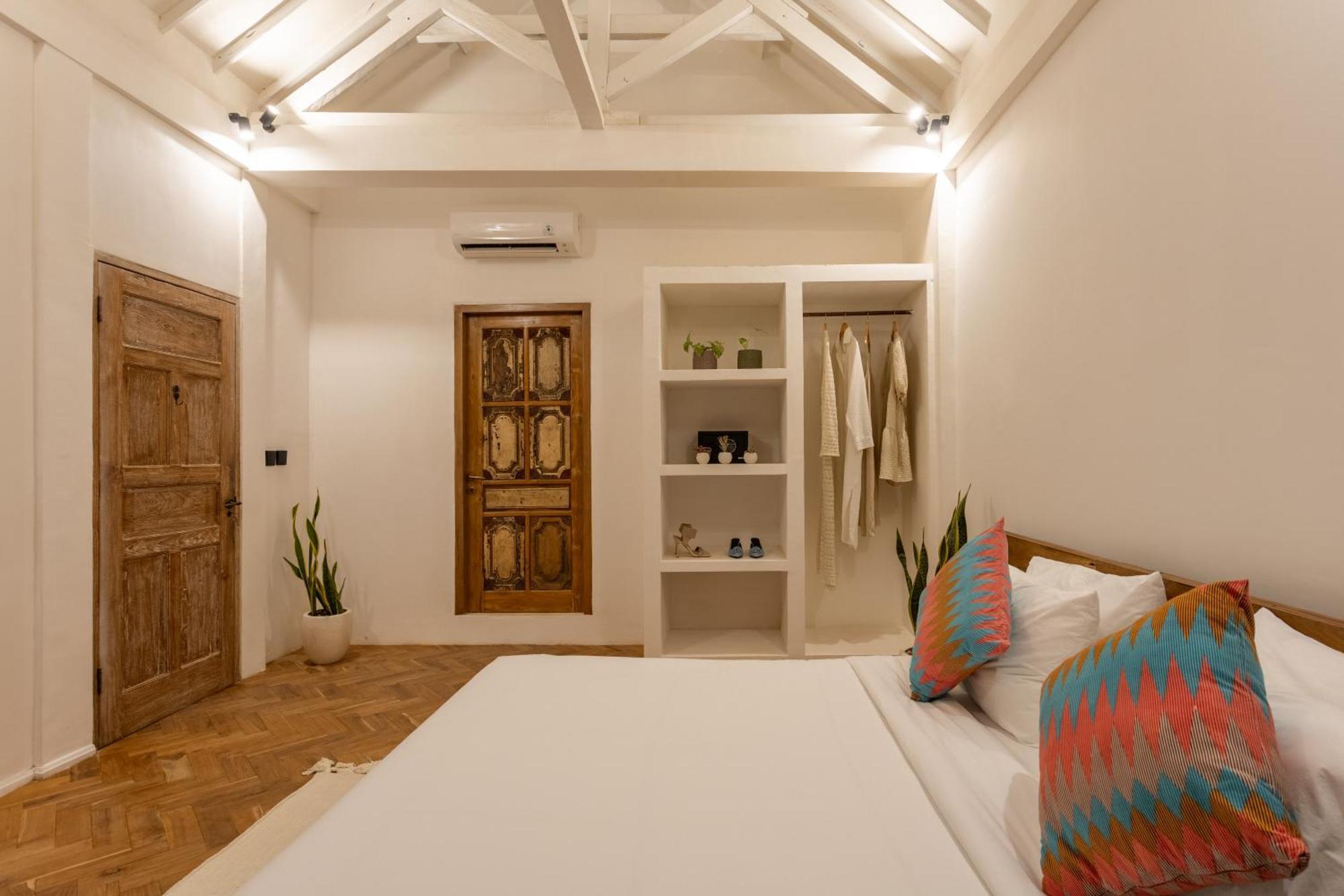 Villa 2 Bdr Villa, Walking Distance To Beach.