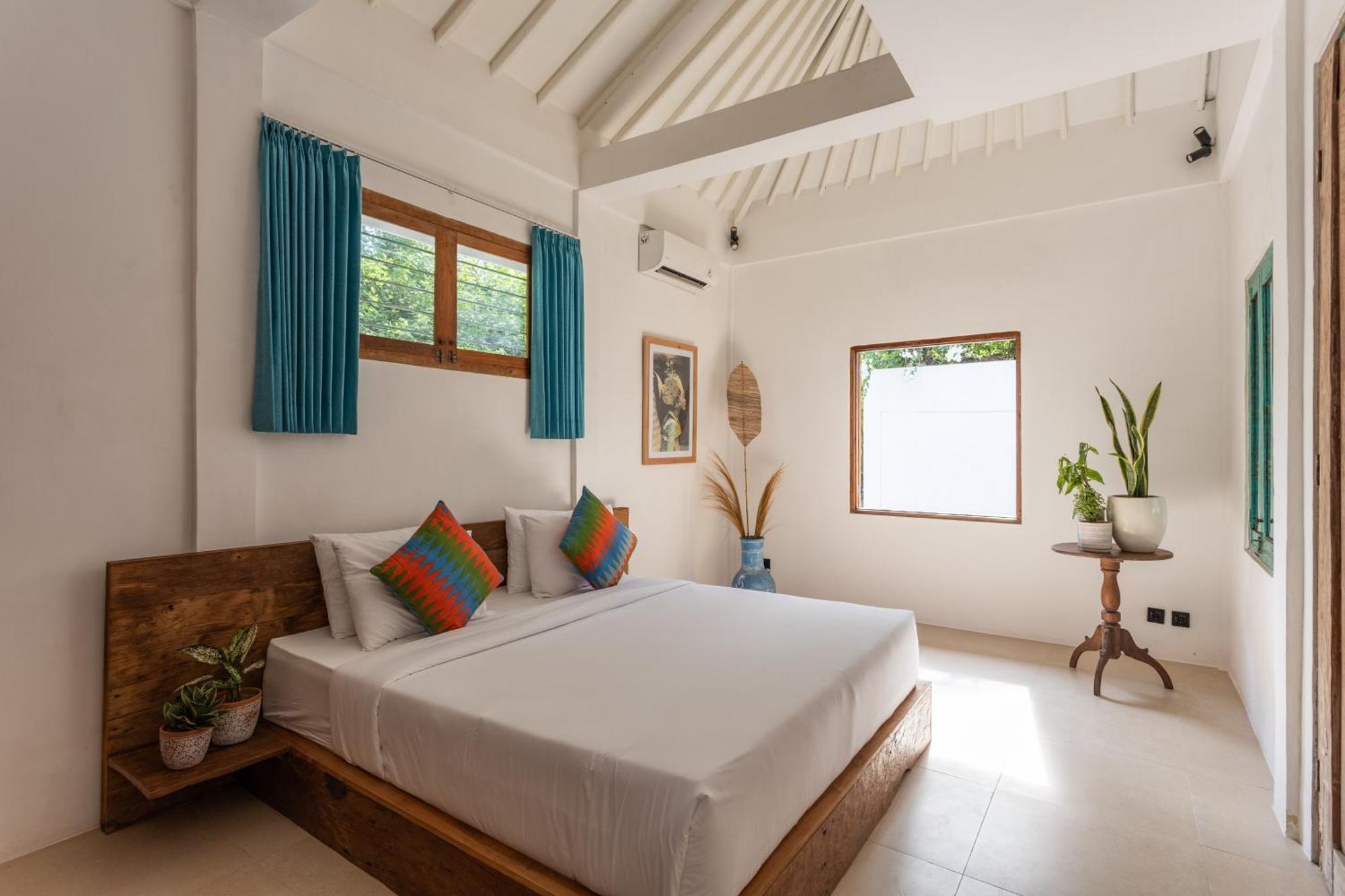 2 Bdr Villa, Walking Distance To Beach. *