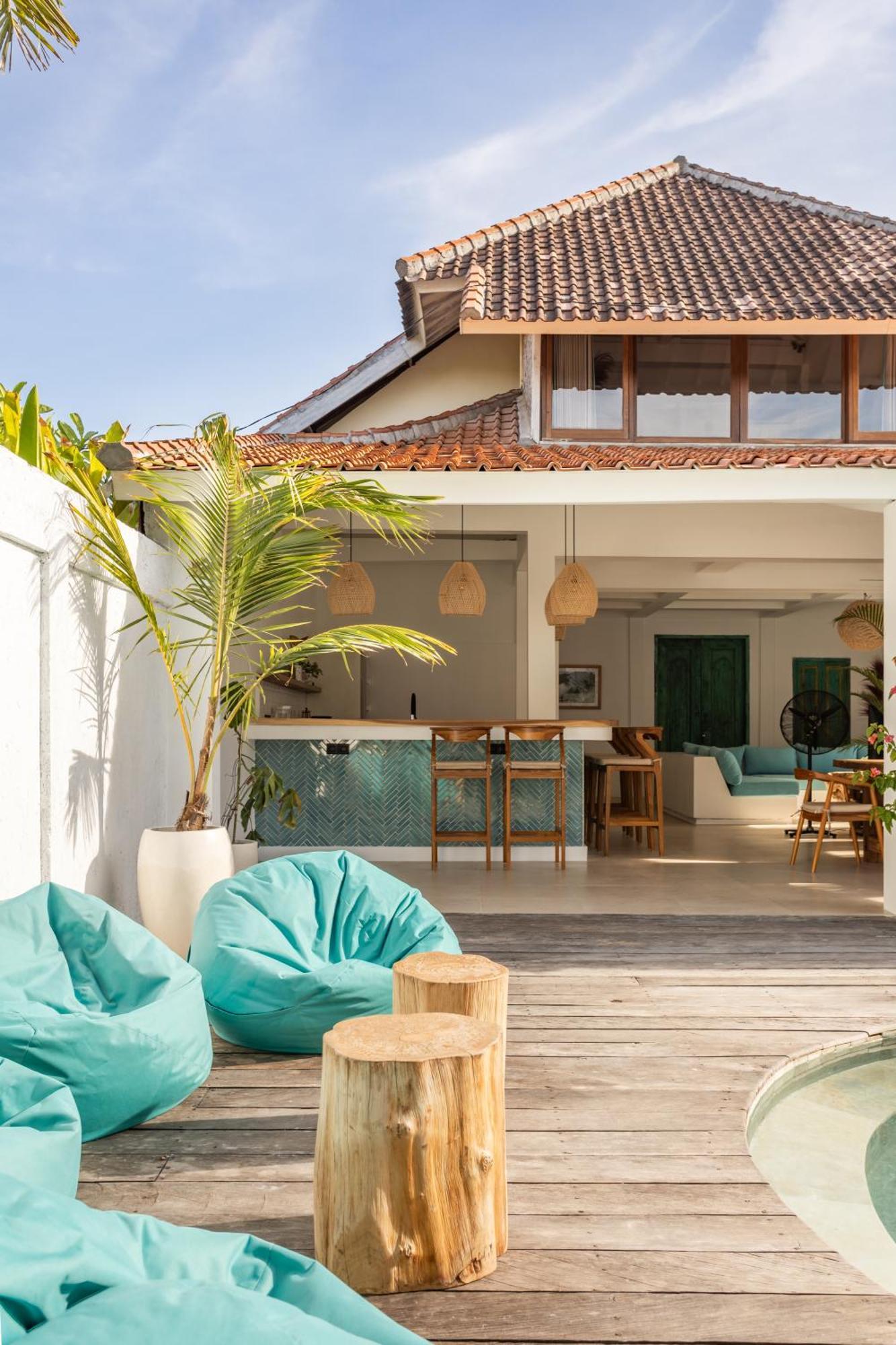 2 Bdr Villa, Walking Distance To Beach.